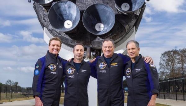 Почему космические туристы SpaceX вернулись на Землю на 10 дней позже?