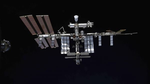 Российские космонавты, работающие на МКС, могут восемь раз выйти в космос 1