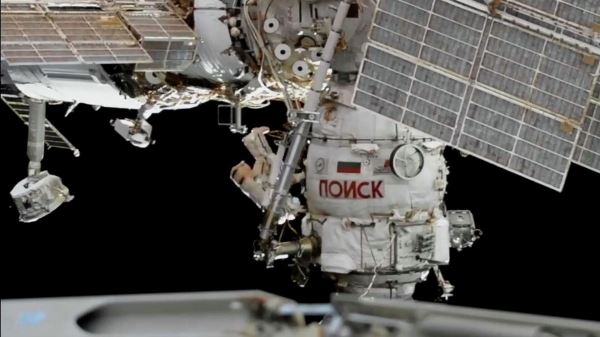 Российские космонавты, работающие на МКС, могут восемь раз выйти в космос