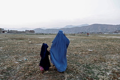 Талибы обязали всех женщин Афганистана носить хиджабы